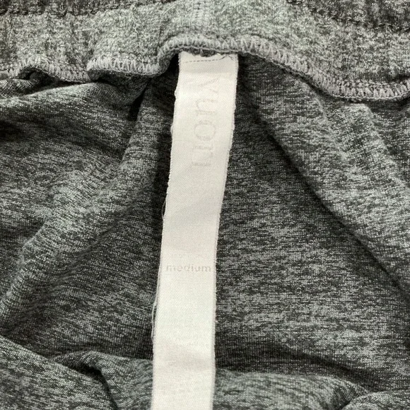 Vuori Women's Medium Sunday Performance Jogger Charcoal Heather Dreamknit - Picture 5 of 5